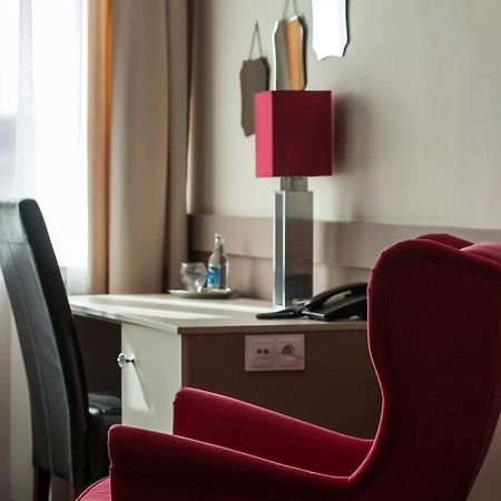 Hotel Cristal Park Тарнув Экстерьер фото
